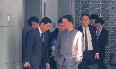 传闻正式落地，澳大利亚最害怕的事还是来了。 8月24日下午，刘劲松乘国航航班
