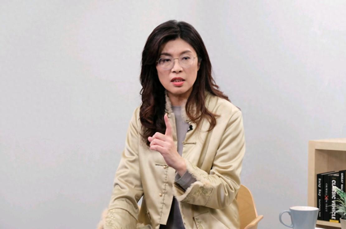 《中广新闻网》专访现场，郑丽文突然放出重磅话题：如果国民党不能扮演“扭转乾坤”的