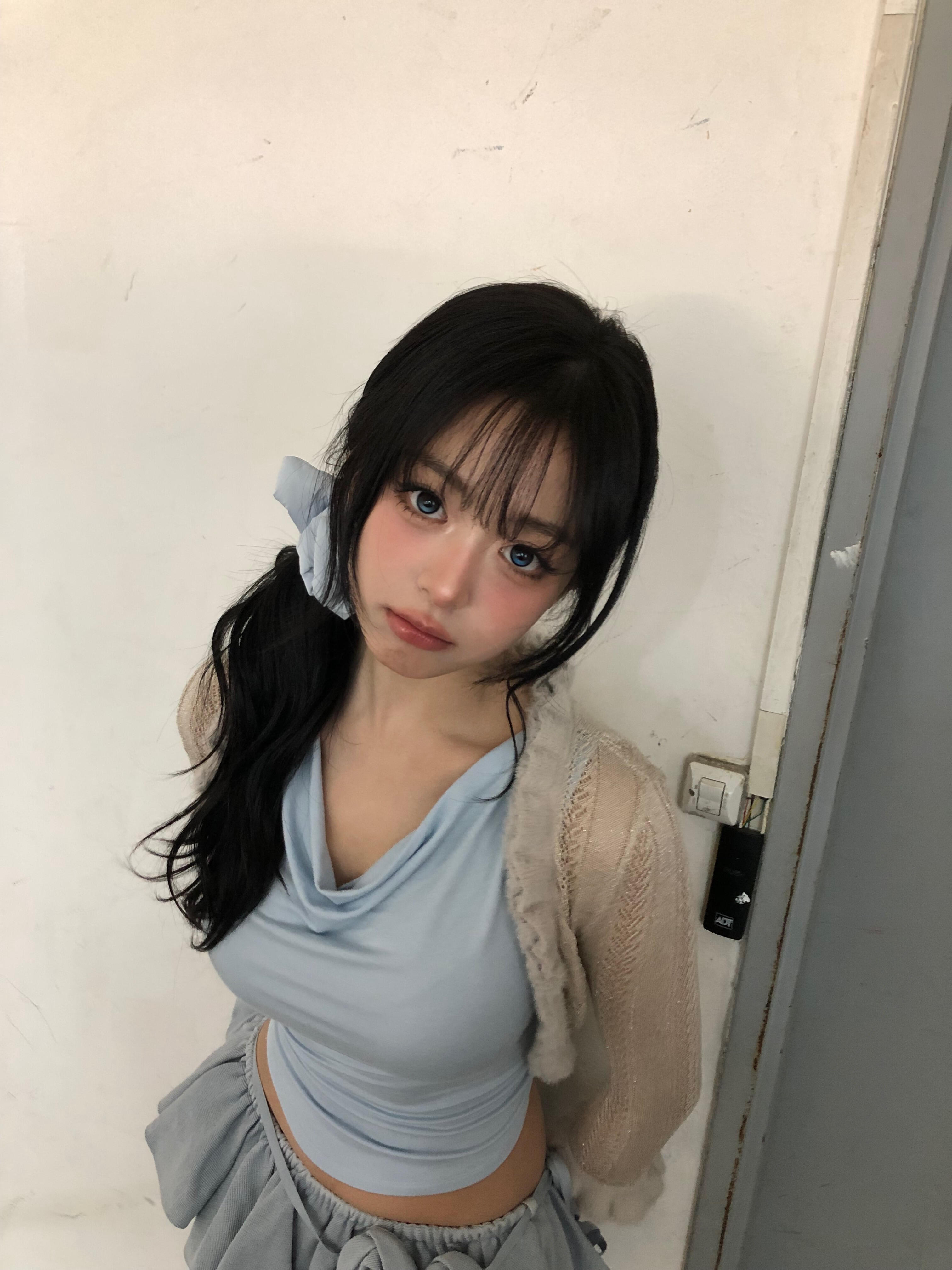 郑雅譞Ahyeon这两套黄色&蓝色居然还有新图🩵💛近期最爱她的两套