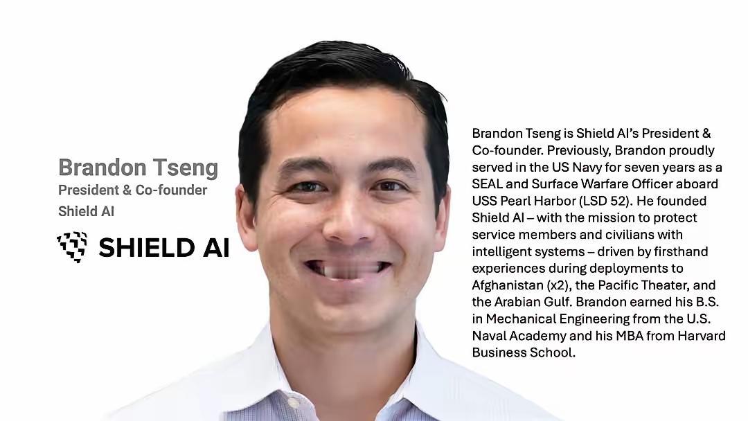 图一，曾国藩的第五代孙曾国光，是美籍华裔，一辈子都在为美国服务，他曾当过海豹突击