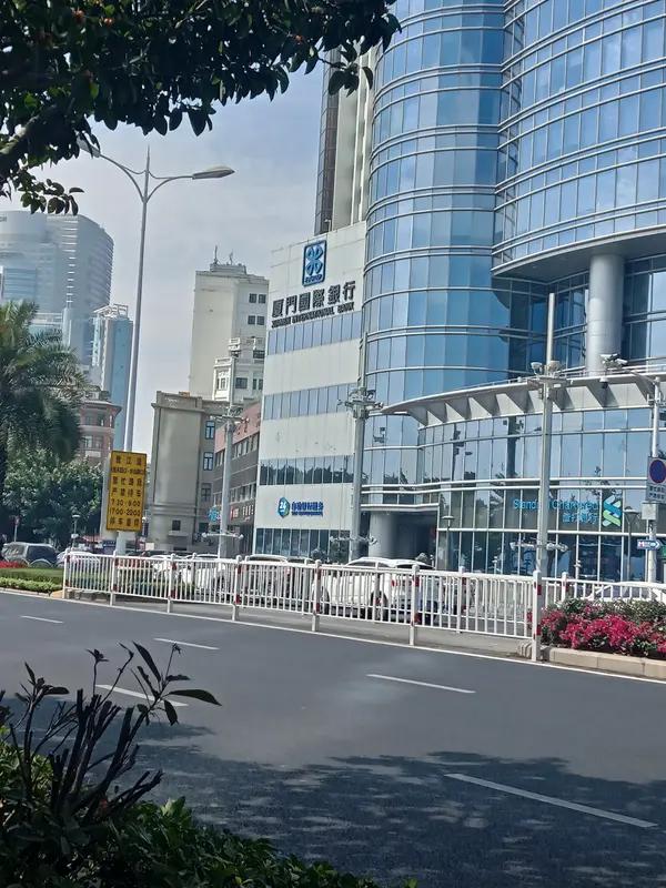 嘿，又一轮存款利率下调潮就像一阵调皮的风，呼呼地吹来了，最高下调35个基点呢。最