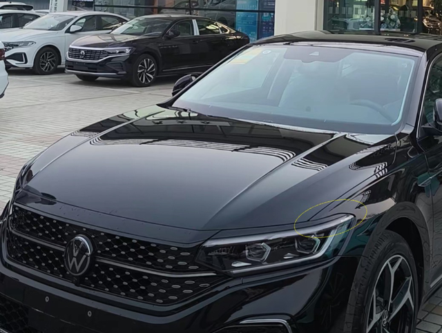 帕萨特的几个缺点1.低速顿挫，低速一顿一跳的，体验感差！2.高速行驶内饰异响