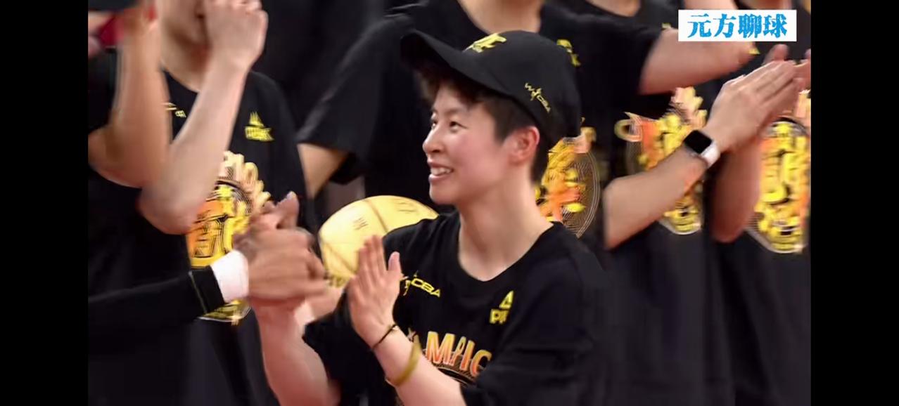 两位国家队员老将，联手导演了逆转。四川女篮最后一节逆转山西，第三次获得了WCBA