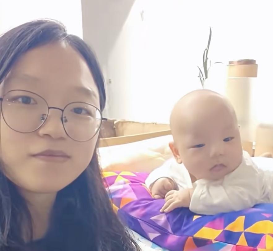 “太暖了！”9月18日报道，广东深圳，一女子生完二胎后，经济压力非常大，无奈之下
