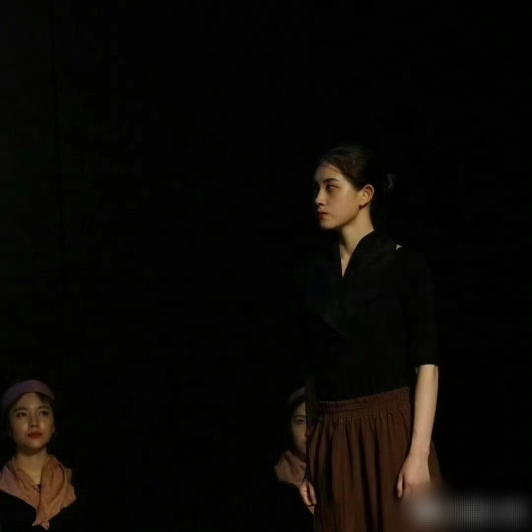 被扒到高中相册，郭宇欣的吐槽太真实了～