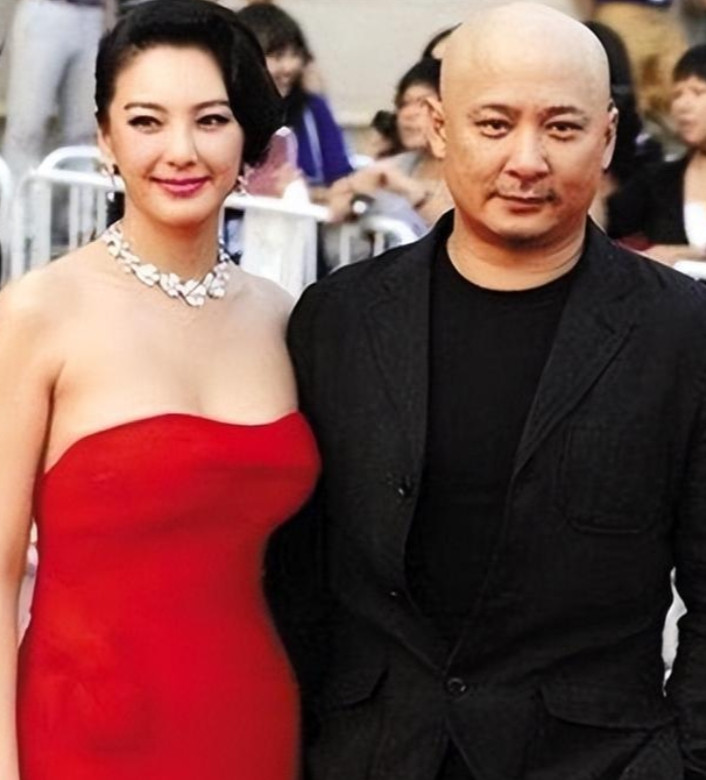 2011年，王全安全然不顾女友余男怀孕，私下约张雨绮吃饭，两人喝的有点多，为了张