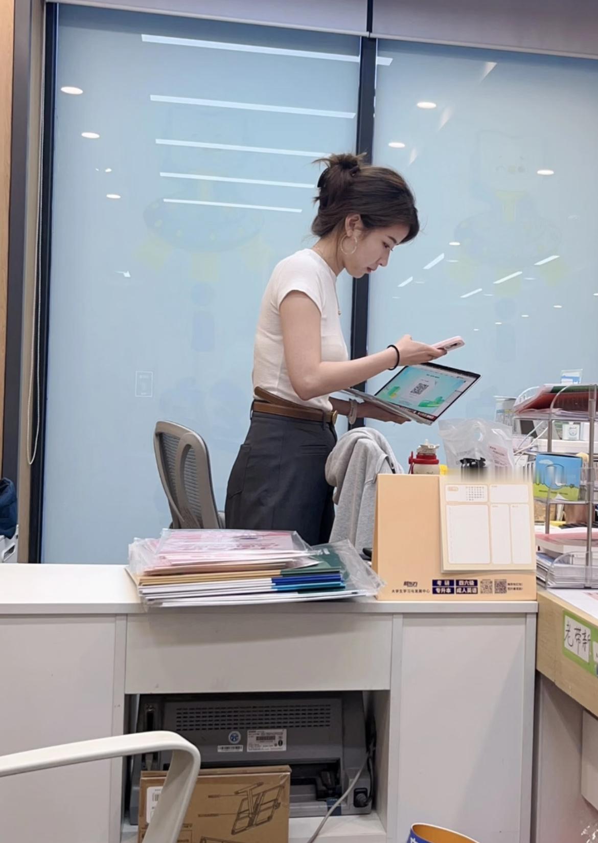 公司新来的女同事，不知道人好相处不大家有没有认识的，她为人怎么样啊？