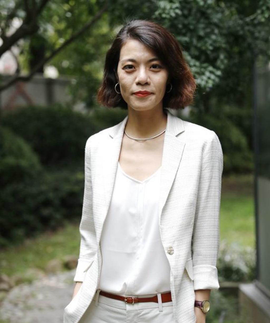 一次，39岁的复旦女神陈果上节目。撒贝宁问她：“你担心自己嫁不出去吗？”面对这个