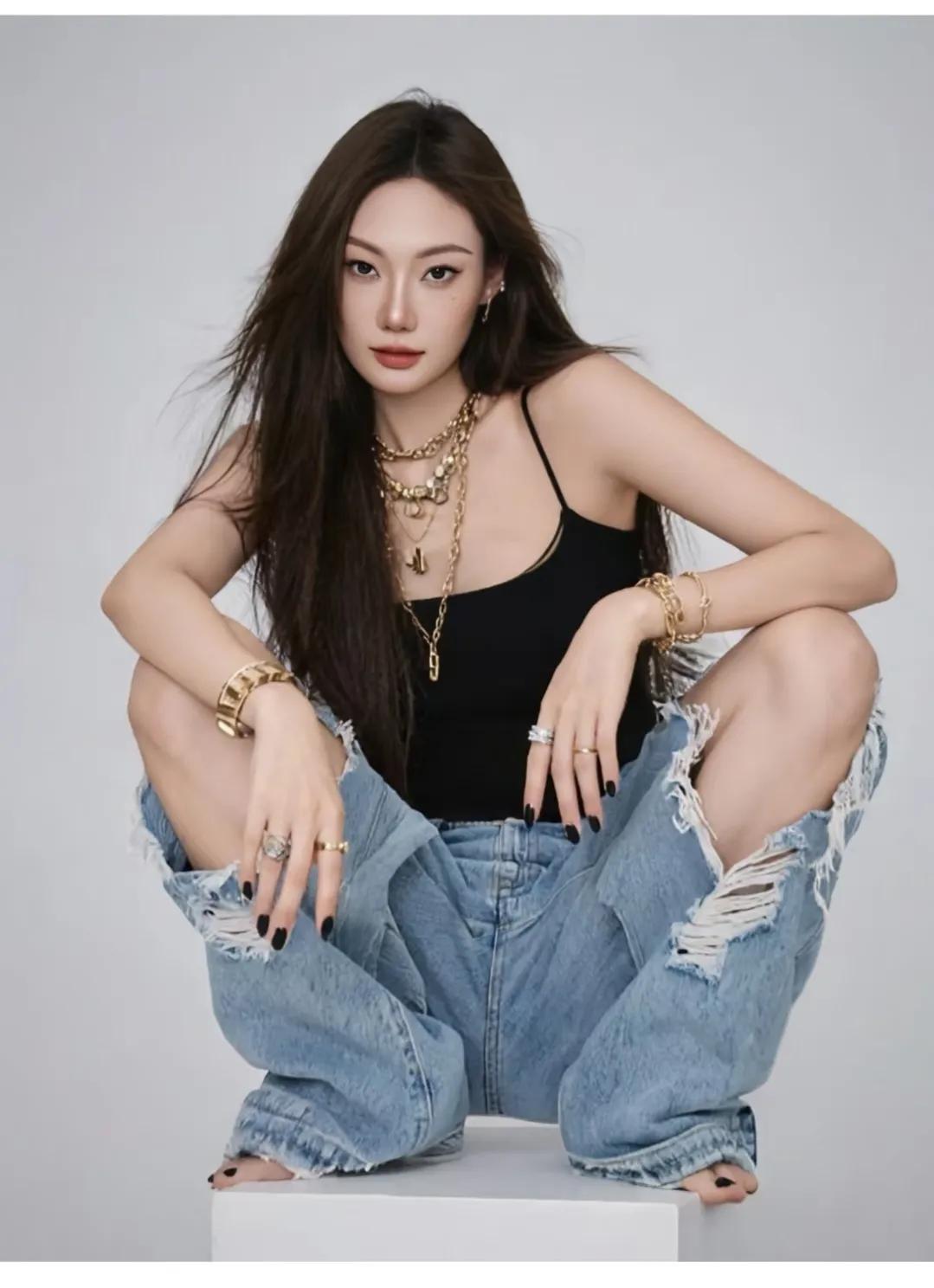 这裤子，把膝盖都挂住了，她怎么能站起来？