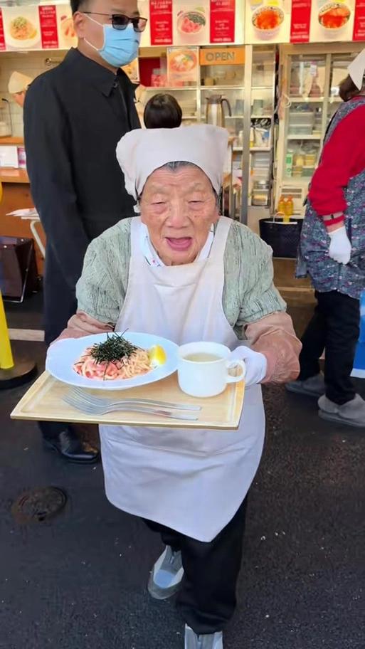 日本专家四年前就建议老人集体自杀，日网友竟然表示完全同意！在日本老人已经不再是值