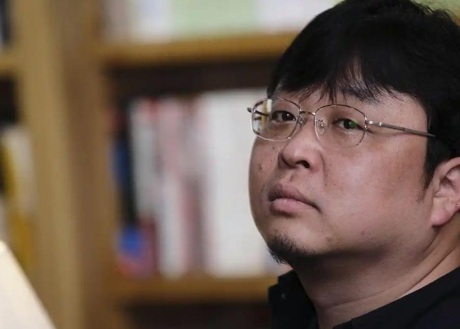 华杉与罗永浩的争议仍在持续，目前华杉方面尚未作出道歉回应。罗永浩最新发声明确表示