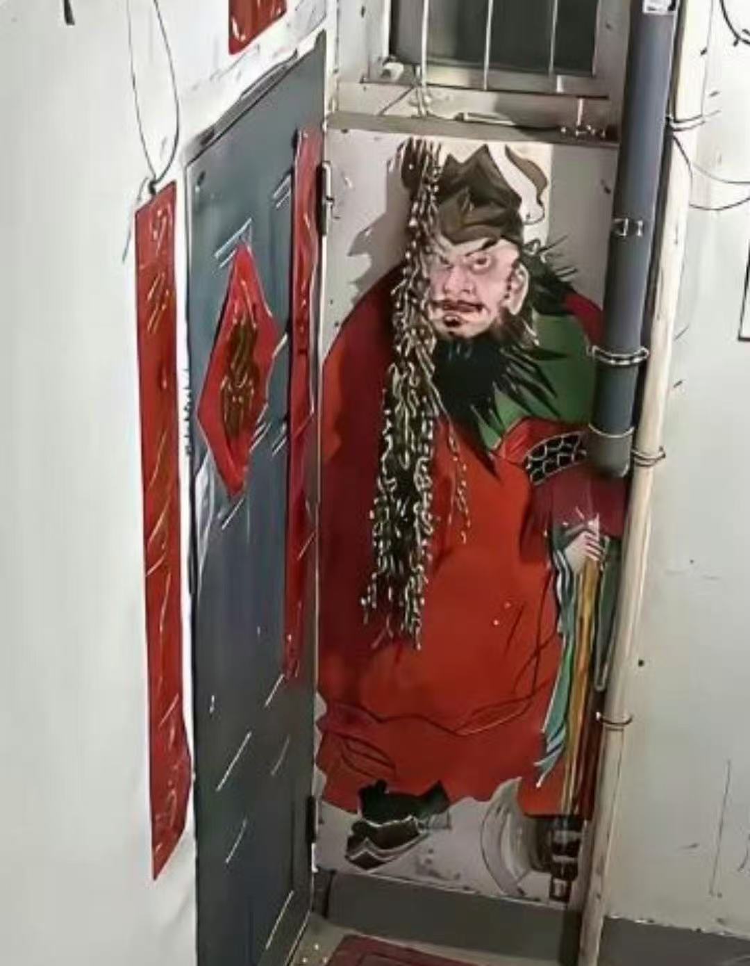 有这样的邻居该怎么办？谁给支个招，有人管管吗？​​​