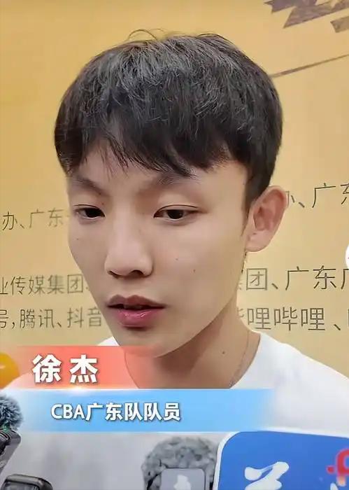 这次就看徐杰能不能把握住了！今天上午，广东男篮新任教练亚科夫列维奇，在接受广