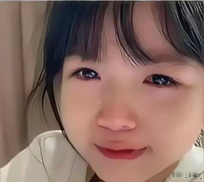 “你妈天天加班都不管你！”班主任的指责在教室里回荡，三年级女孩却挺直腰板，声音清