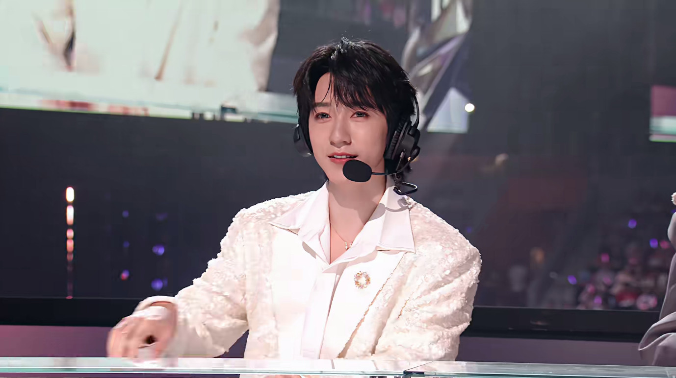 贺峻霖花海梦回炸金花看来小贺同学没少观看kpl赛事呀