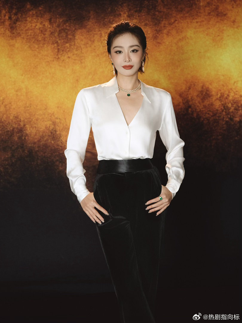 高叶深V开了一半、高叶百花奖出发图围观下啦，高叶深V开了一半，可以有啊，高叶百
