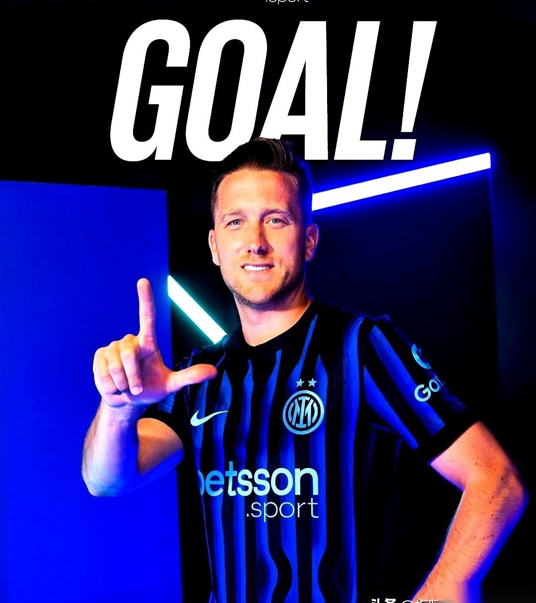 有几年，国米球迷都有同一个噩梦。禁区弧顶那个位置，只要那不勒斯的泽林斯基一拿到