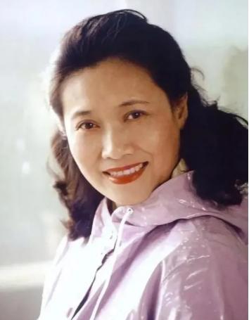 1967年，“东方夜莺”朱逢博和施鸿鄂结婚，两人相识只有6天，然而，2008年一