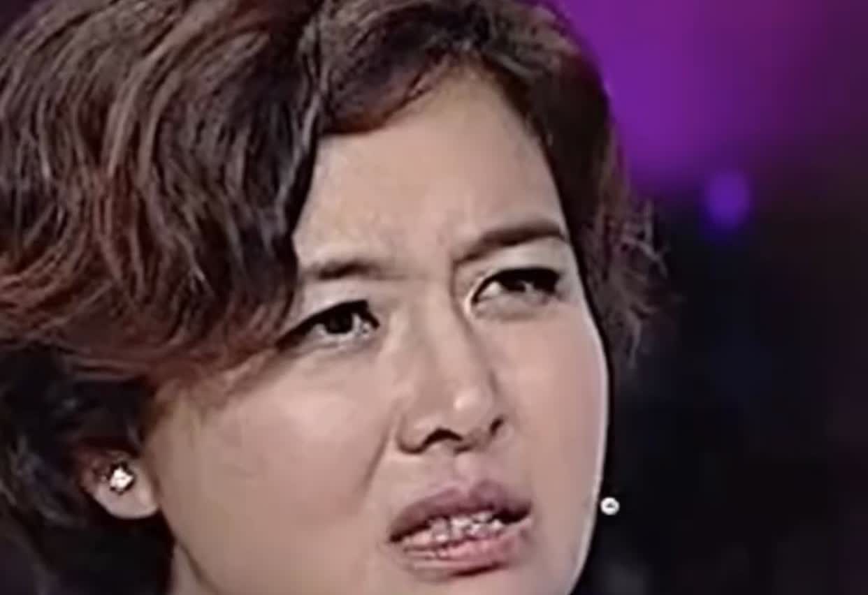 我认识她时就知道她是胖阿姨，饰演的大都泼辣的媳妇之类．可你知她年轻时的样子吗，