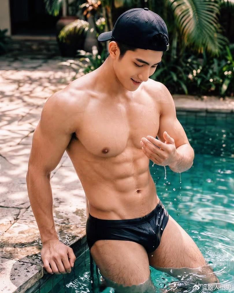 型男帅哥窝肌肉型男​​​
