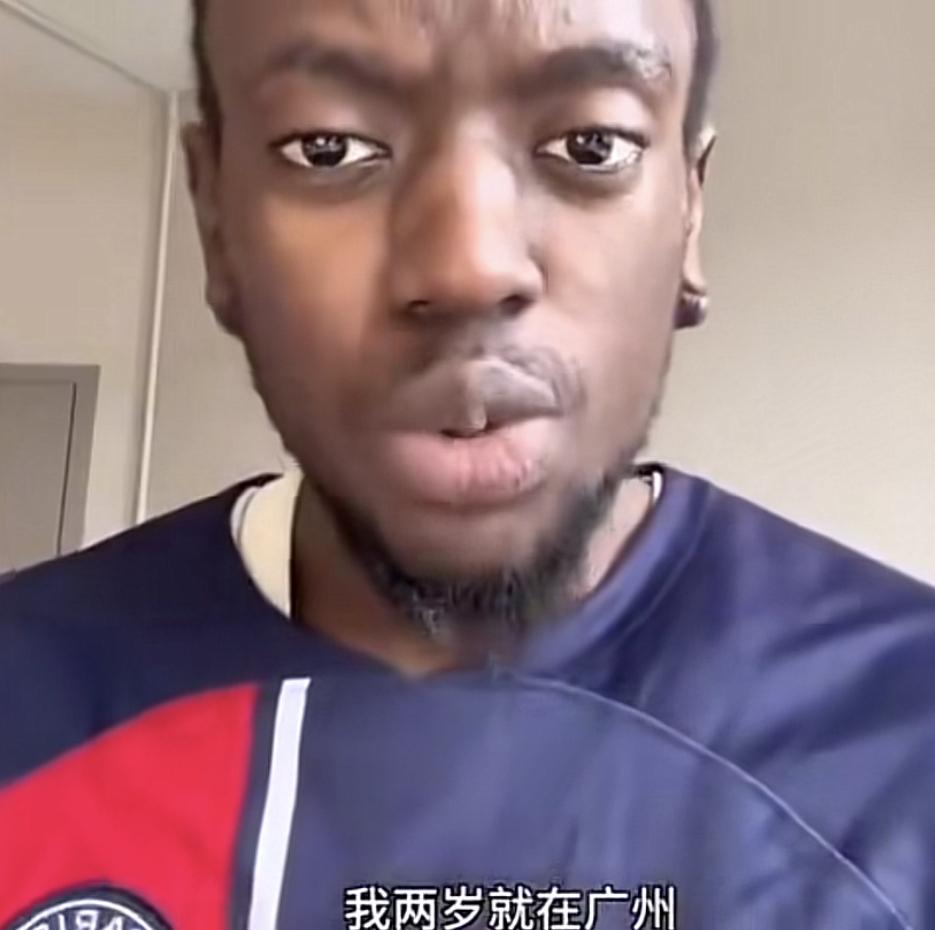 一名在广州居住了19年的黑人男子发视频称，自己两岁就跟父母来到了广州，已经算是半