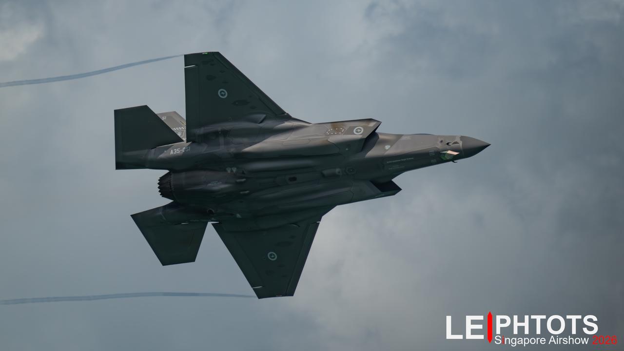 拜托，科威特的飞行员，努力整下来一架这个？那样F18就封神了！[赞][捂脸哭][呲