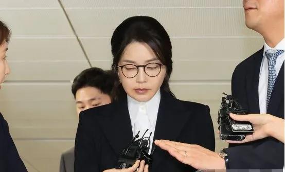 真是想不到，对金建希的逮捕竟然与尹锡悦的逮捕竟然同出一撤。都是同样收到法院进行传