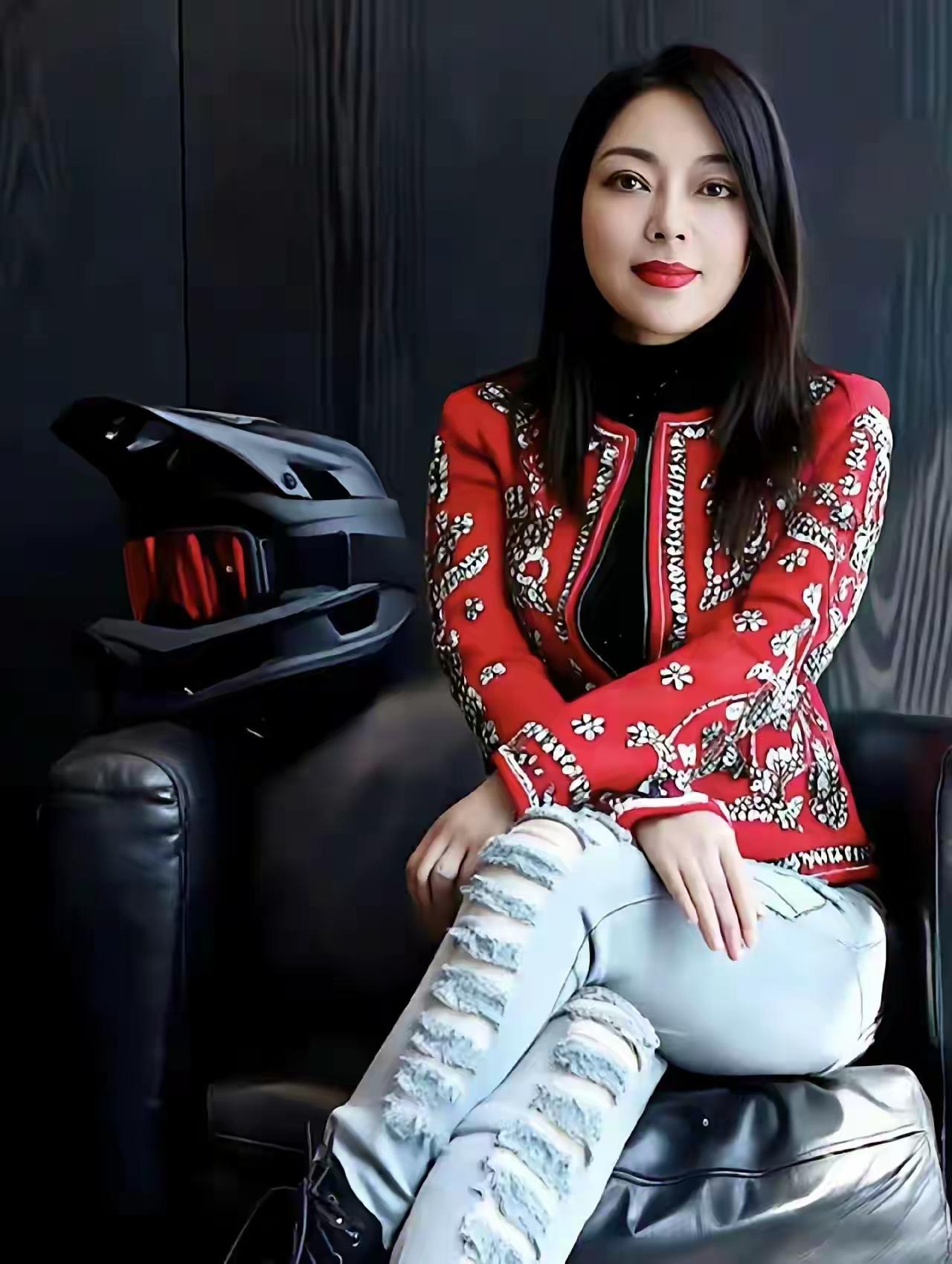 阿波罗老板娘确实漂亮人家说的漂亮不仅仅是外在美，包括老板娘的内在美。感恩过往