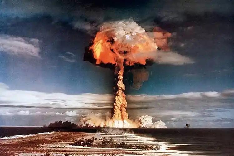 千万别小瞧日本！中国若真对日本本土扔核武器，半数活下来的日本人可能都会跟中国拼命
