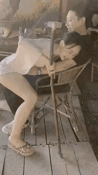气氛倒是非常热烈，则是看了半天没看懂他们在开什么玩笑？