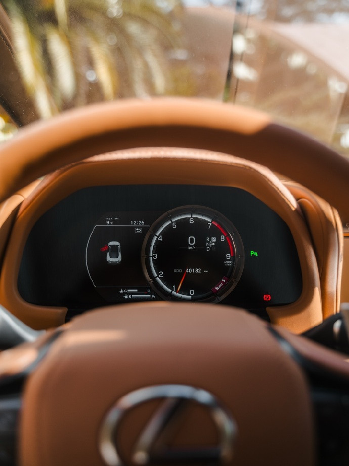 雷克萨斯LC500是雷克萨斯旗舰GT跑车。搭载5.0LV8自吸发动机，搭配10