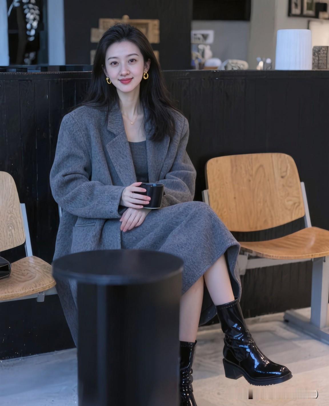 跟异性朋友相处，分寸感很重要。别把玩笑开过了，别把关心当暧昧。守住那条看