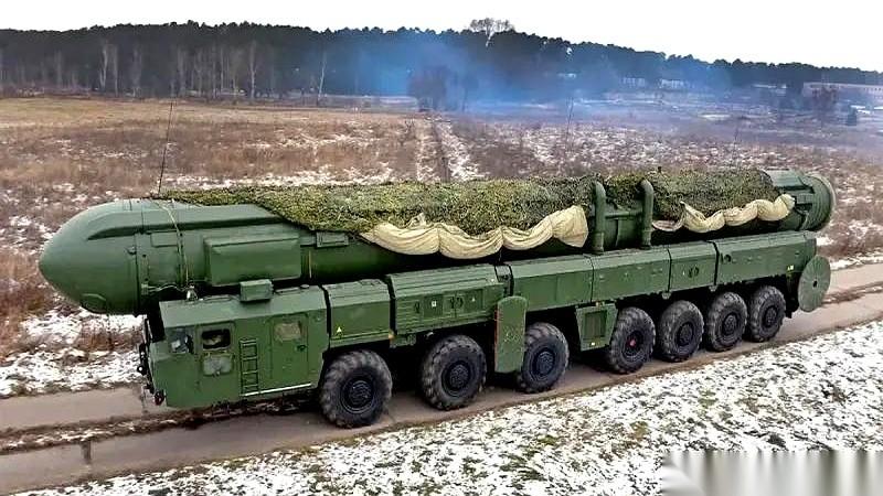 刷到个消息，后背一凉。美国记者说，俄罗斯那边正在很认真地考虑，要不要对英国和德