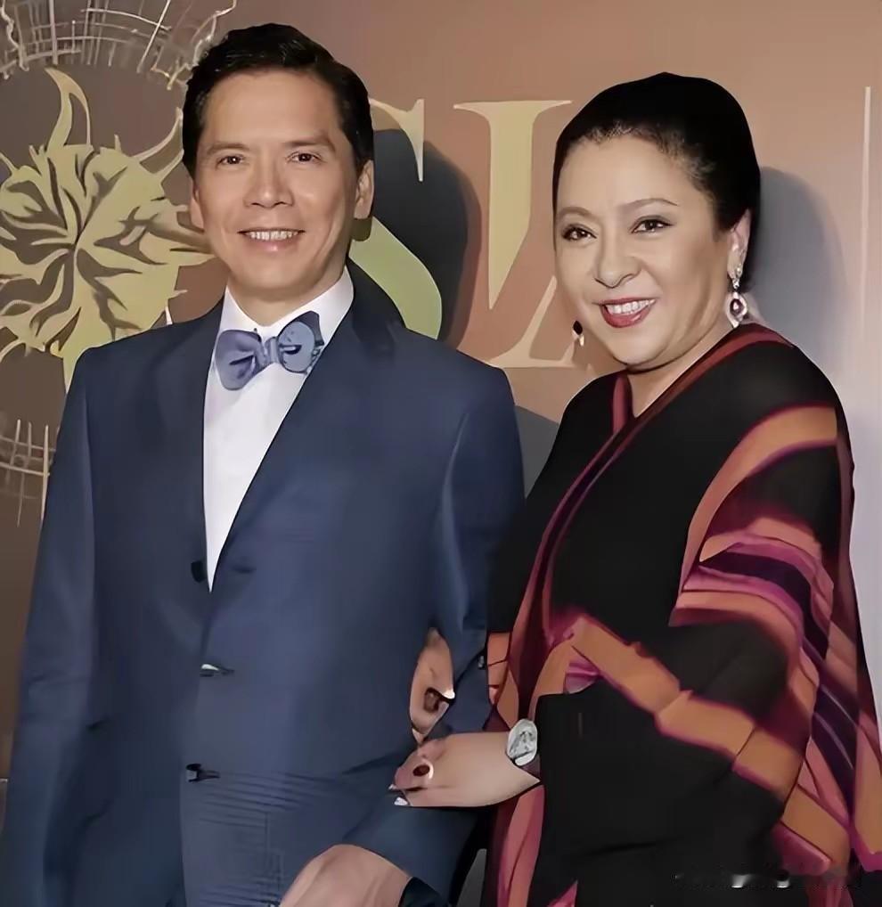 有人向太李连杰是否抛妻弃子？她说，其实不是这个样子，离婚时是净身出户，一毛钱都没