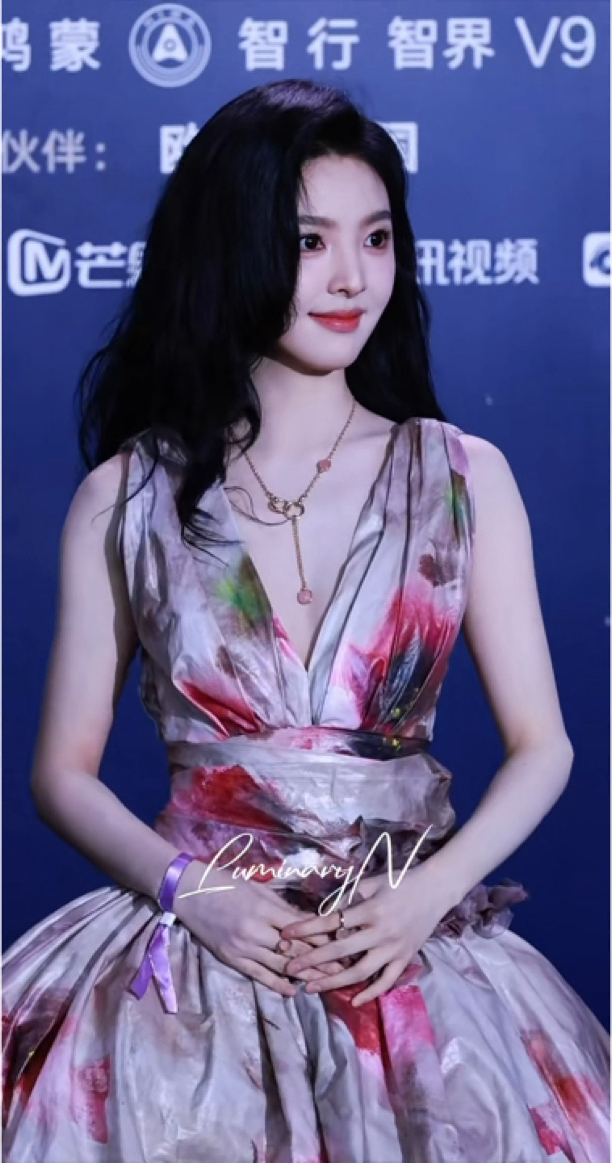 章若楠丨人间富贵花🌺章若楠落花女神章若楠穿ES