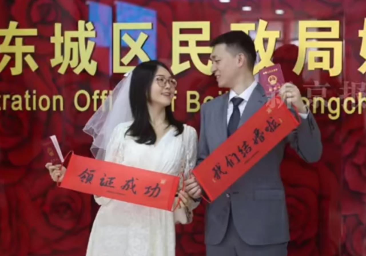📈结婚登记突然大增40.5万对！年轻人怎么又愿意结婚了？以前总觉得结婚成本