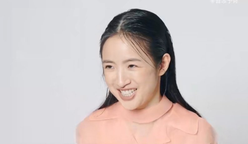 林依晨与丈夫林于超结婚十多年长期台美异地，近期因她在《花儿与少年8》录制中行李破损、一个电话丈夫便调