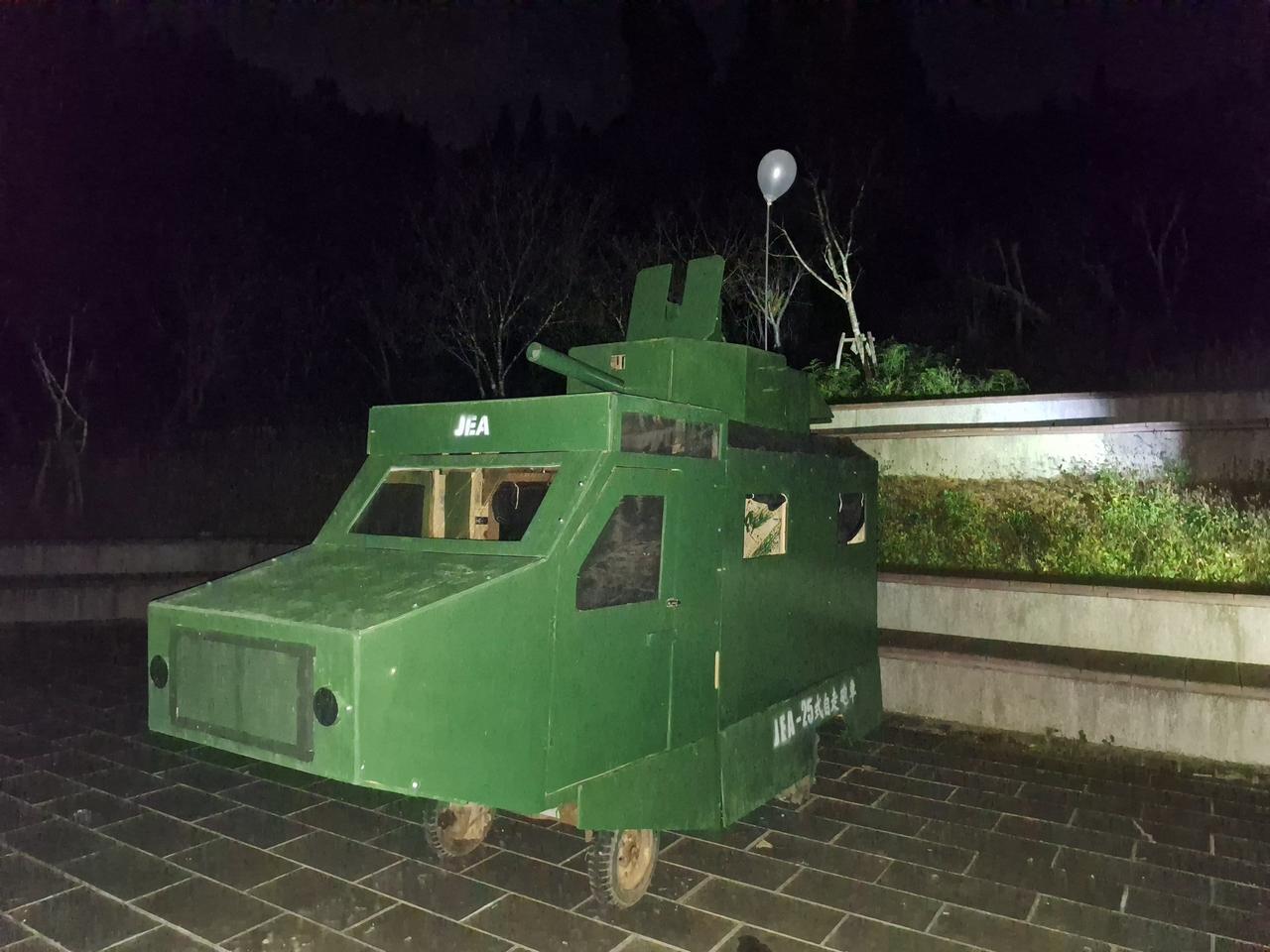 这是对岸蛙军的神秘装备吗？感觉好高级的样子。