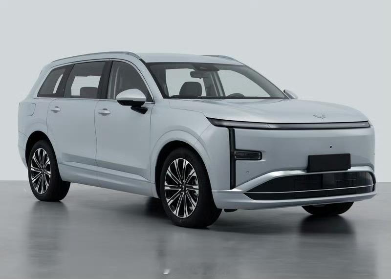 五菱星光L，尺寸4980×1930×1760mm，轴距2950mm，有