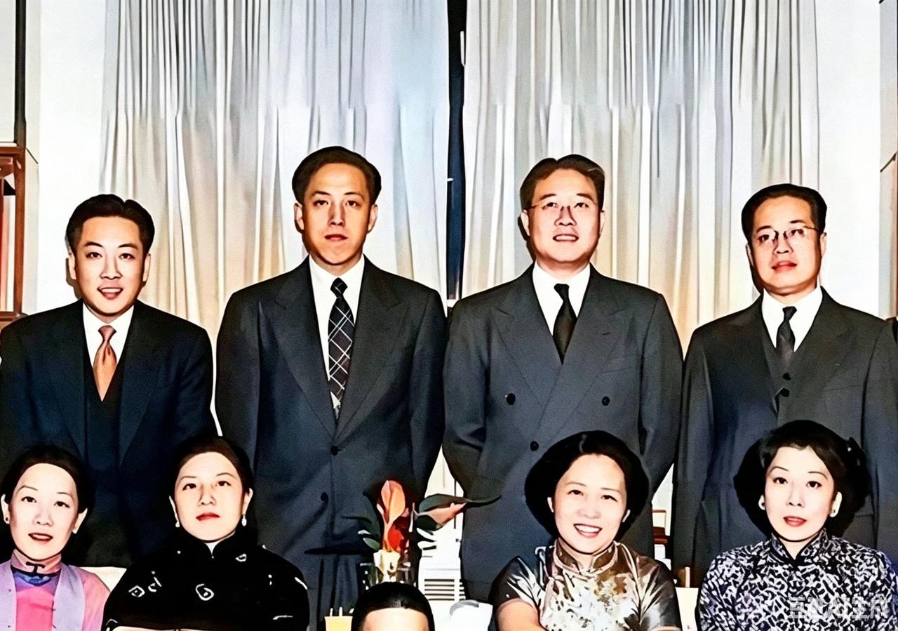 1949年，袁世凯后人在美国的罕见合影，袁一生一妻九妾，32个子女