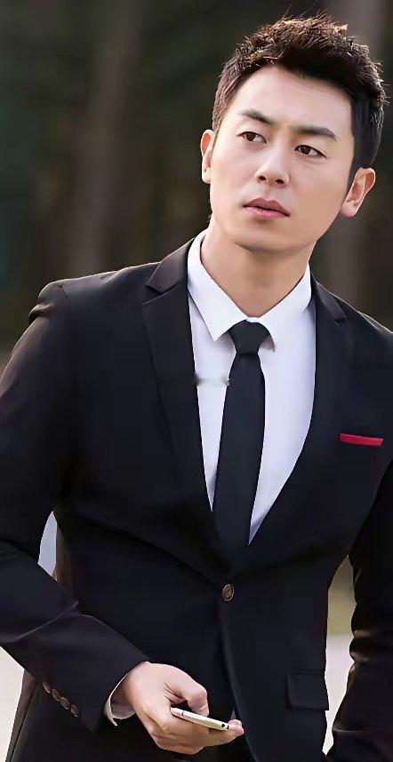 朱亚文他现在是一点不想演主角他不是没有理会，也不是没有剧本找他而是他发现了李沁的