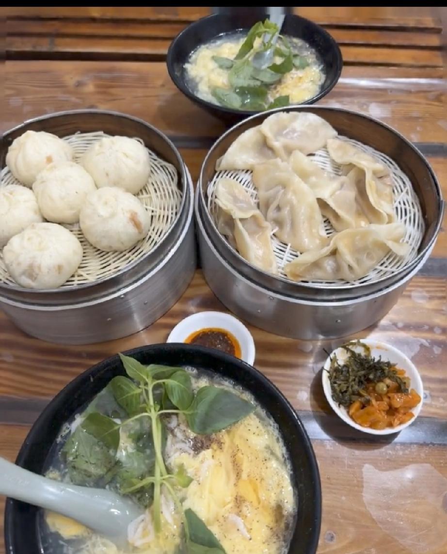 可惜你不在安徽你根本不知道安徽的早餐有多丰富撒汤、肉包、蒸饺、咸菜这只是冰