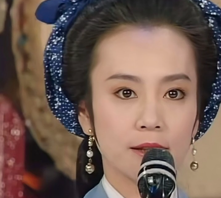 原来刘雪华是中国香港演员昨天看到一个视频，刘雪华说着一口流利的粤语，然后查了下