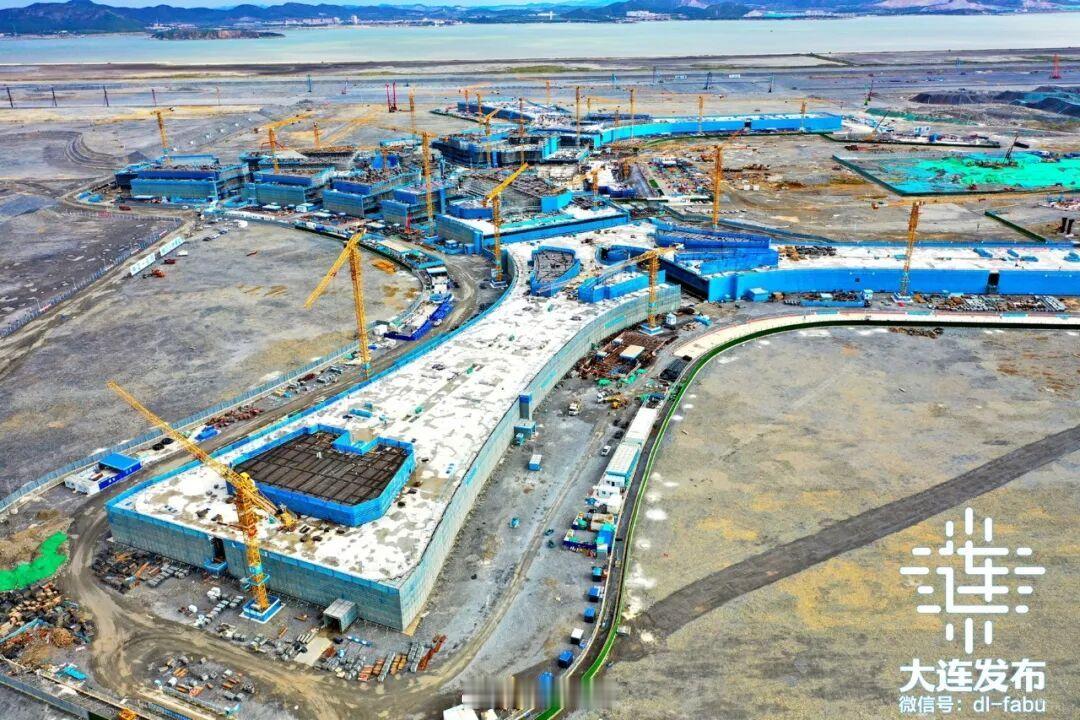 【大连金州湾国际机场】T1航站楼C、E指廊混凝土主体结构顺利封顶。C、E指廊封顶