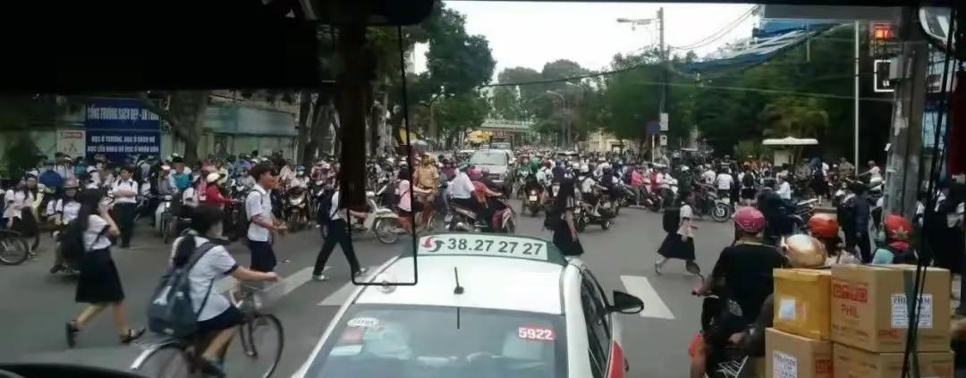 越南其实是个大国！印象中，越南和朝鲜韩国差不多。其实2023年，越南人口已过亿