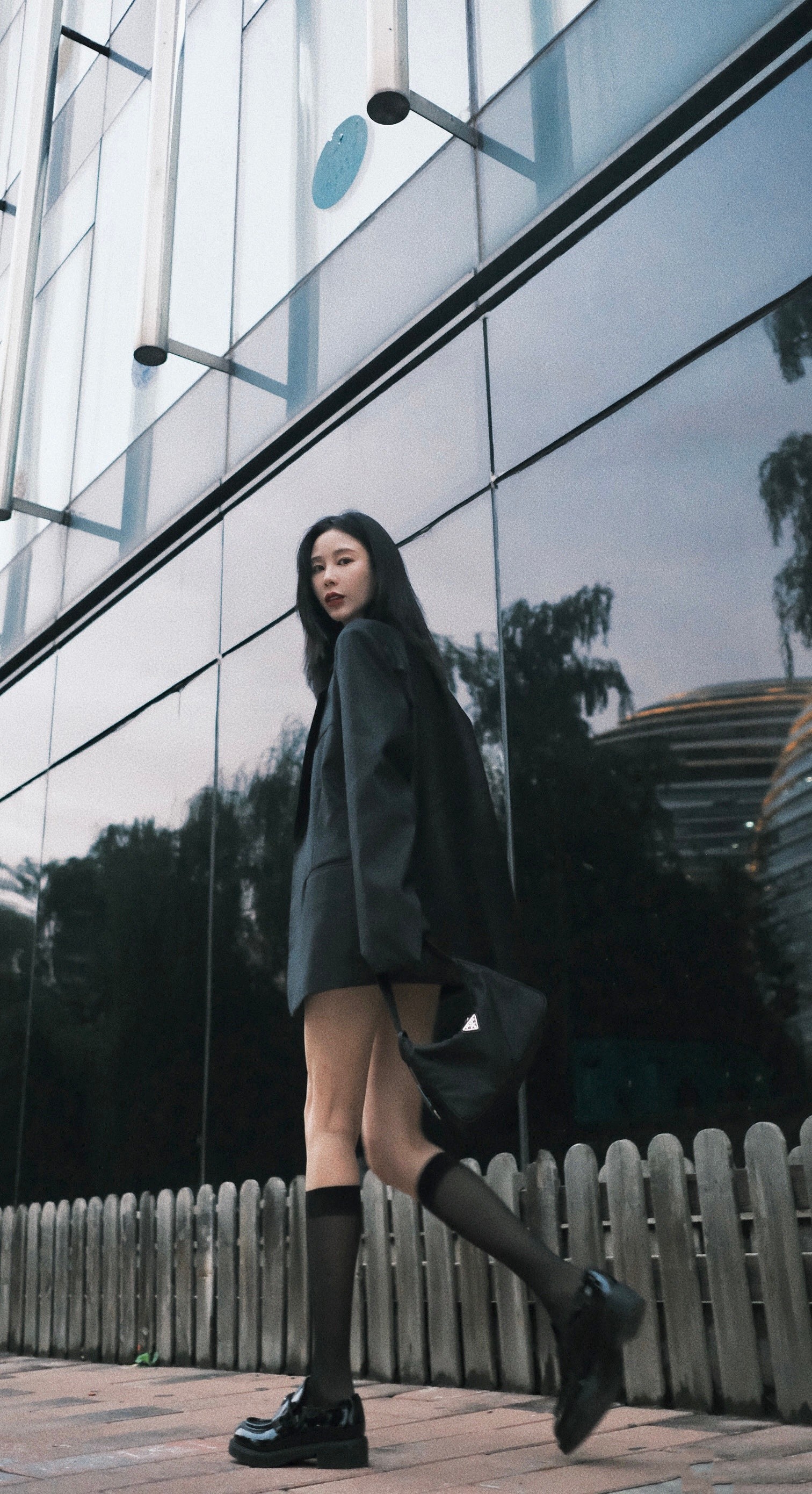 岳佳颐秋日9月allblack妆造，又酷又美​​​