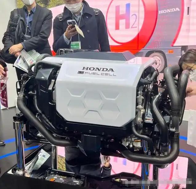 日本最先研究出了氢能电池，于是日本申请了上千个专利，独家生产，等着躺着挣钱，结果