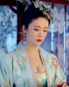 626年，玳姬被李世民霸占并生下女儿，孩子没满月李世民就强行抱走，玳姬疯了。谁料