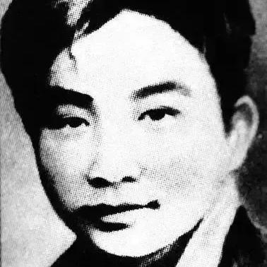1945年，两名地下党员被捕后不久，敌人便打算处死他们，在这情况危急之时，一名看