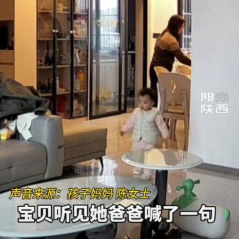 万万没有想到，四川，一家子准备吃饭时，大人就叫孩子98岁的祖祖过来吃饭了，不料一